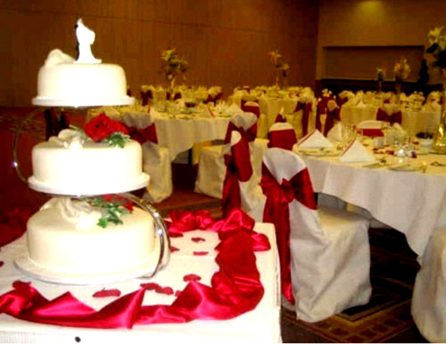 Оформление свадебного стола для торта